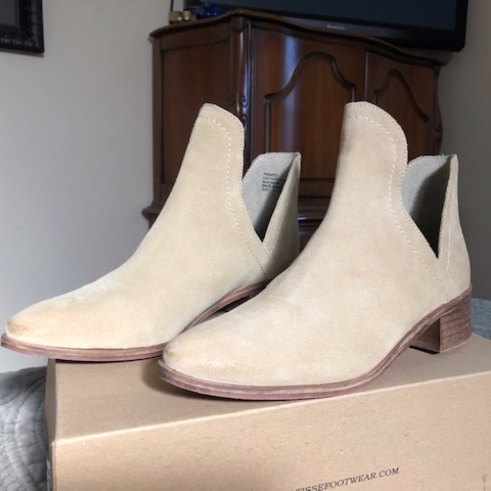 NEVER WORN ...Tan ankle boot, shoe 7.5